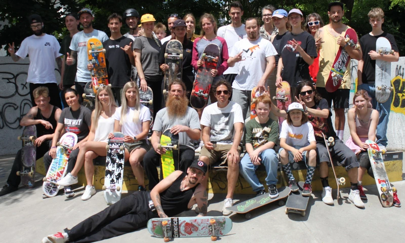 Die Loretto Crew gemeinsam mit Paul Stich (ehemaliger Jugendbeauftragter, jetzt im Nationalrat)